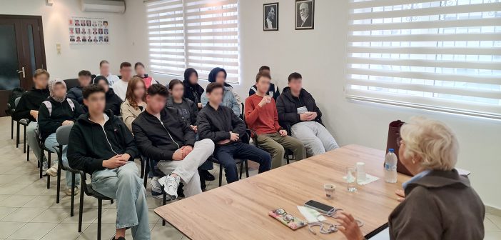 Diş Hekimliği Tanıtım Söyleşisi Gerçekleştirildi